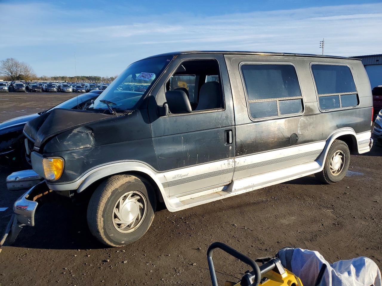 1997 Ford Econoline, VIN 1FDEE1423VHB22283 — Front end