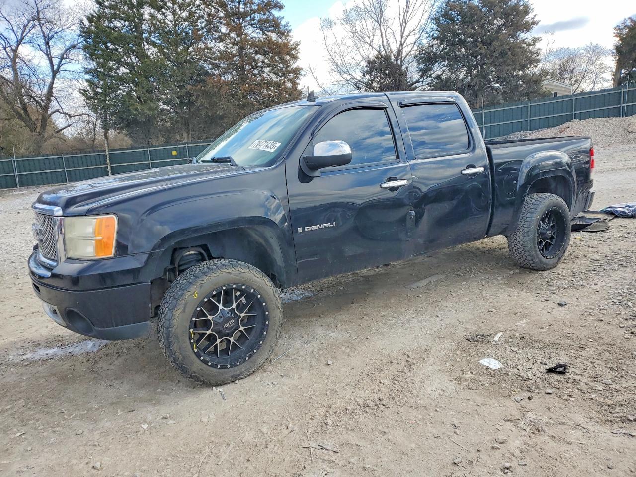 2008 GMC Sierra Denali, VIN 2GTEK638581273956 — Side