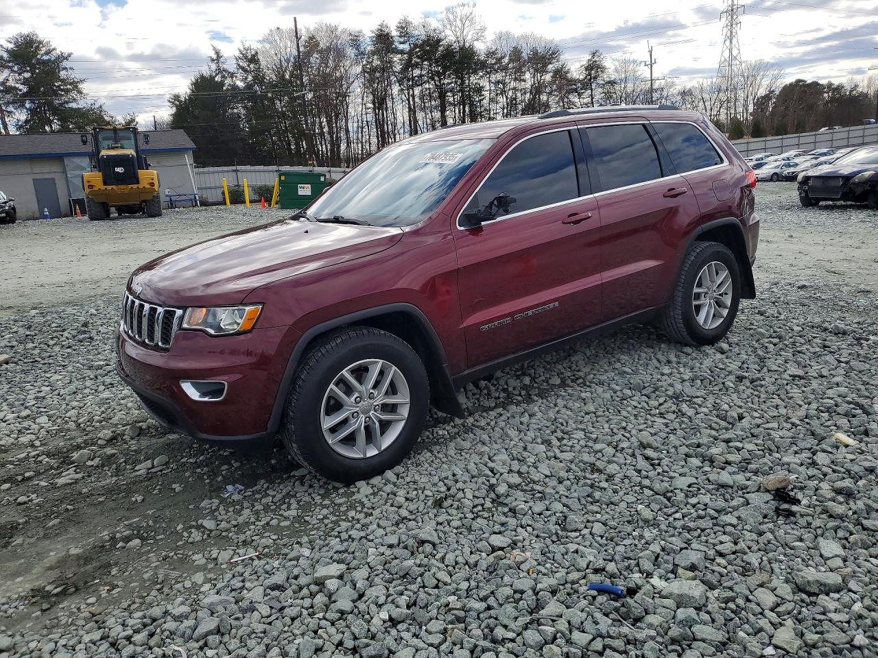 2018 Jeep Grand Cherokee Laredo E, VIN 1C4RJEAG3JC339252 — Rear end