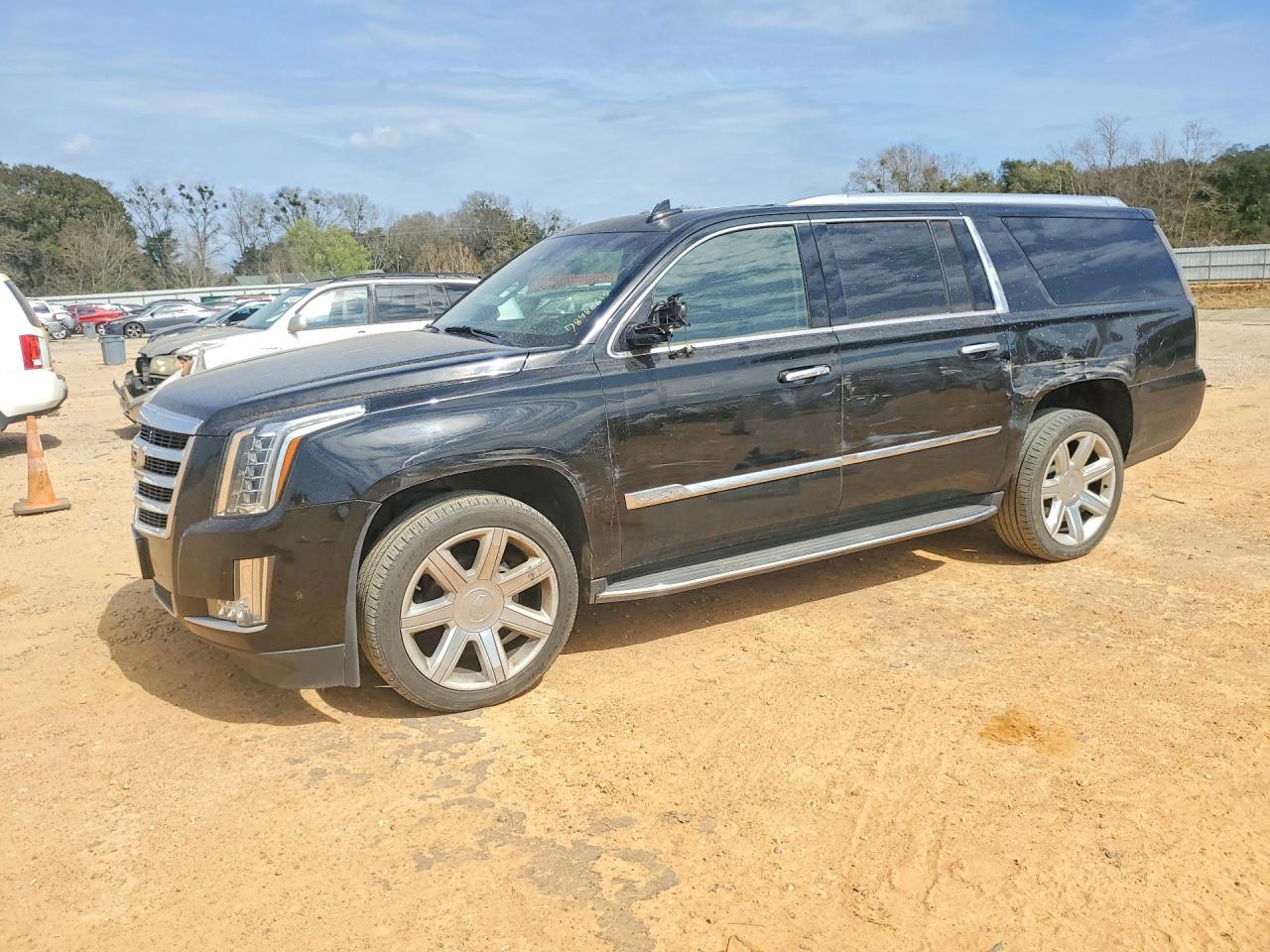 2017 Cadillac Escalade ESV Luxury, VIN 1GYS3HKJ4HR128540 — Side