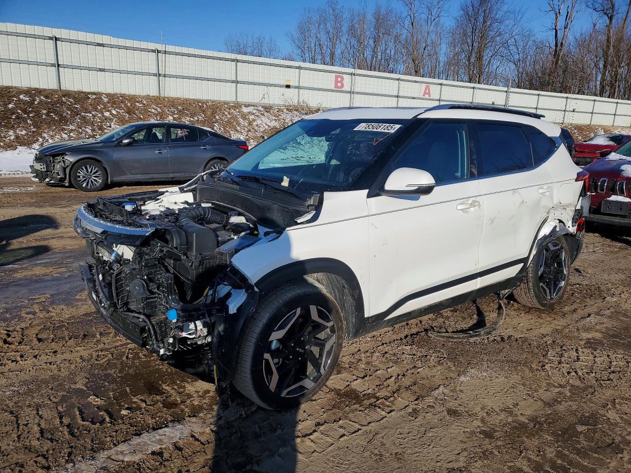 2026 Kia Seltos SX, VIN KNDETCA75T7875595 — Перед