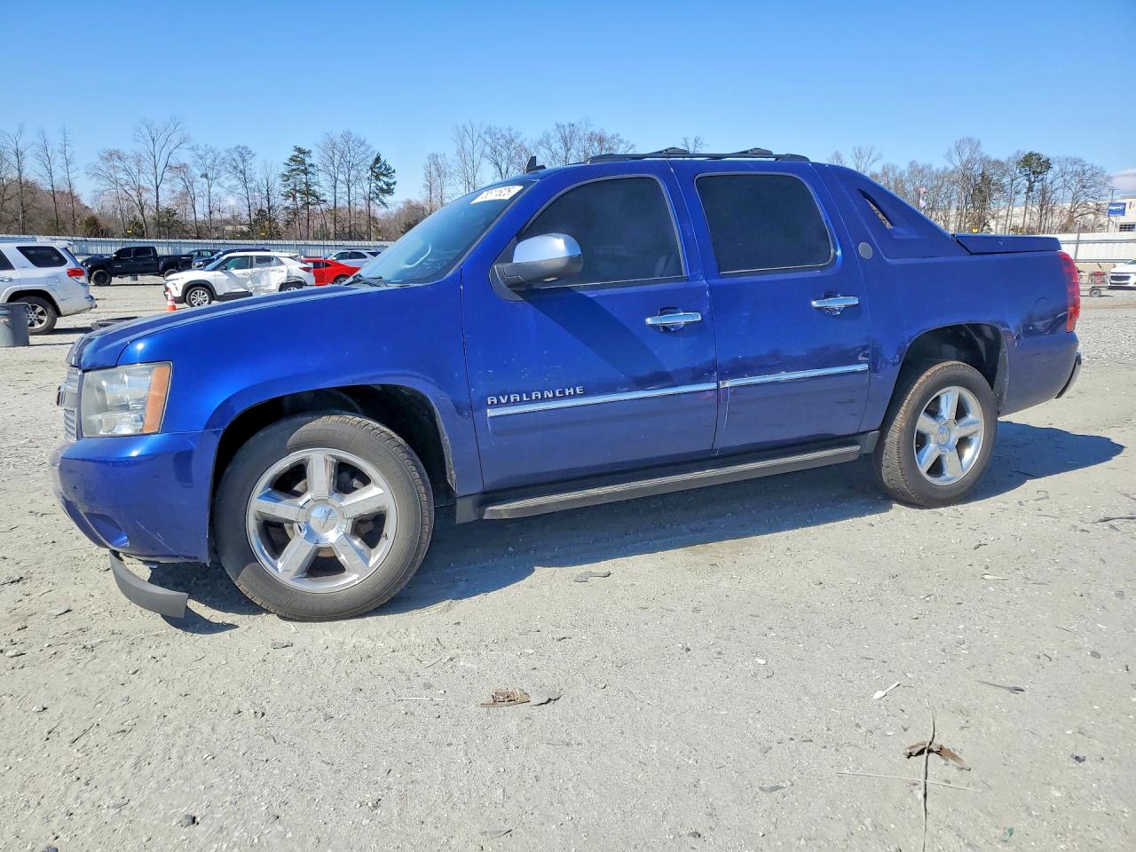 2013 Chevrolet Avalanche LTZ, VIN 3GNTKGE78DG243554 — Front end