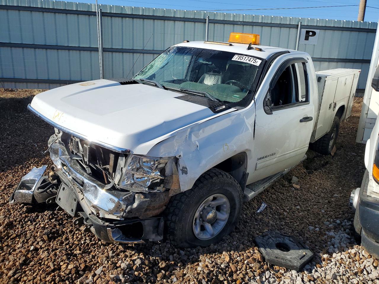 2010 Chevrolet Silverado 3500HD SRW LT, VIN 1GB5K0BK8AZ219157 — Front end