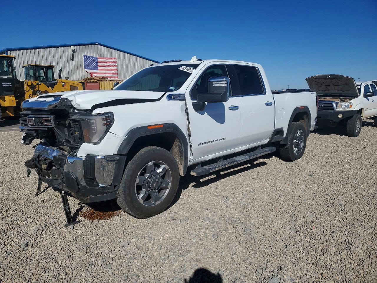 2025 GMC Sierra 2500HD SLT, VIN 1GT4UNE70SF361463 — Front end