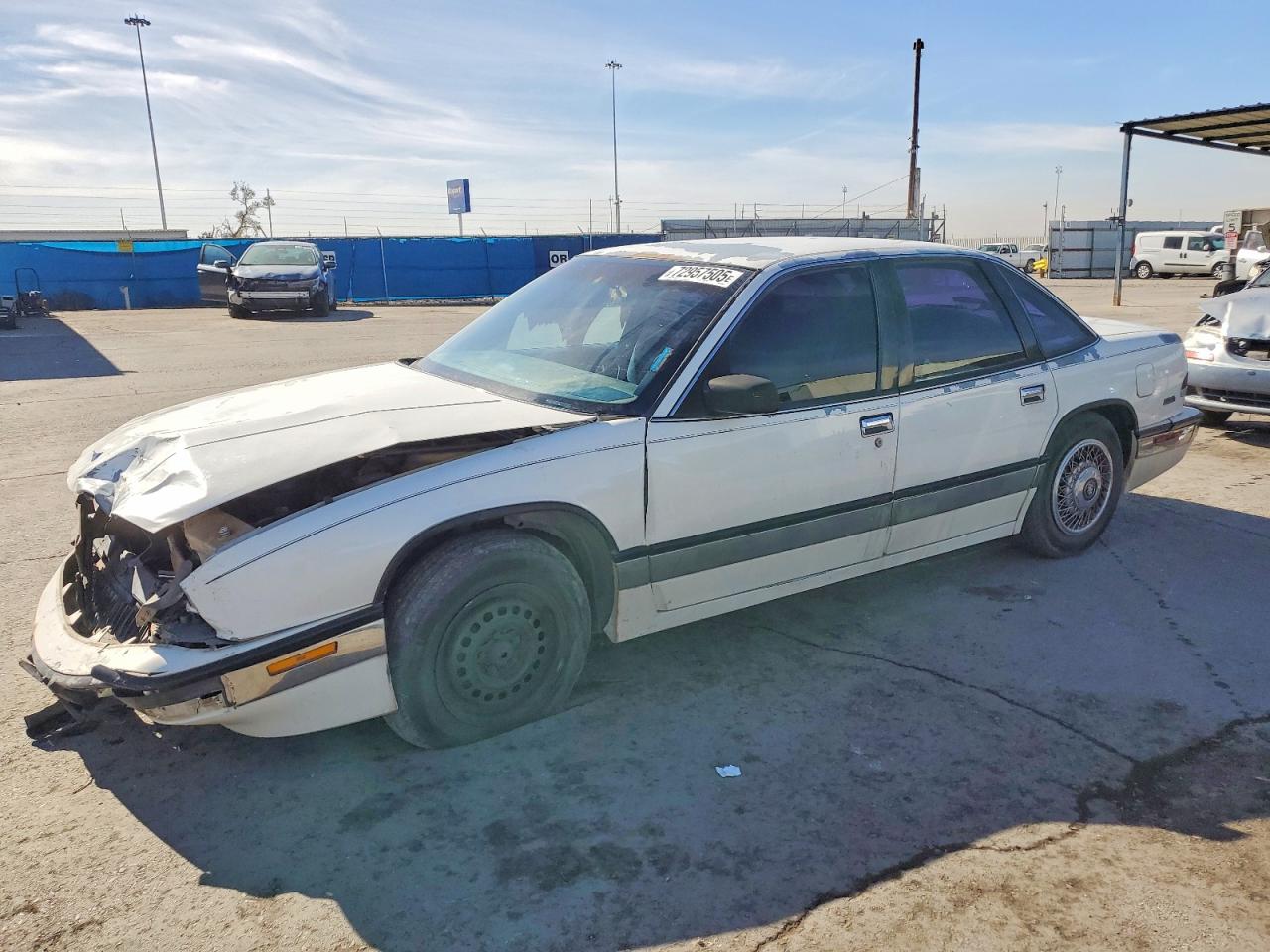 1992 Buick Regal, VIN 2G4WD54L7N1417039 — Front end