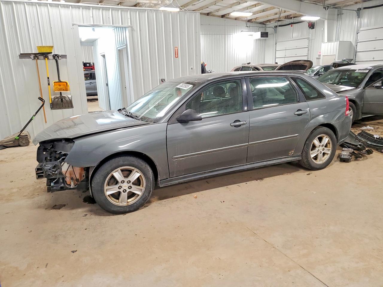 2005 Chevrolet Malibu Maxx LS, VIN 1G1ZT62805F128210 — Front end