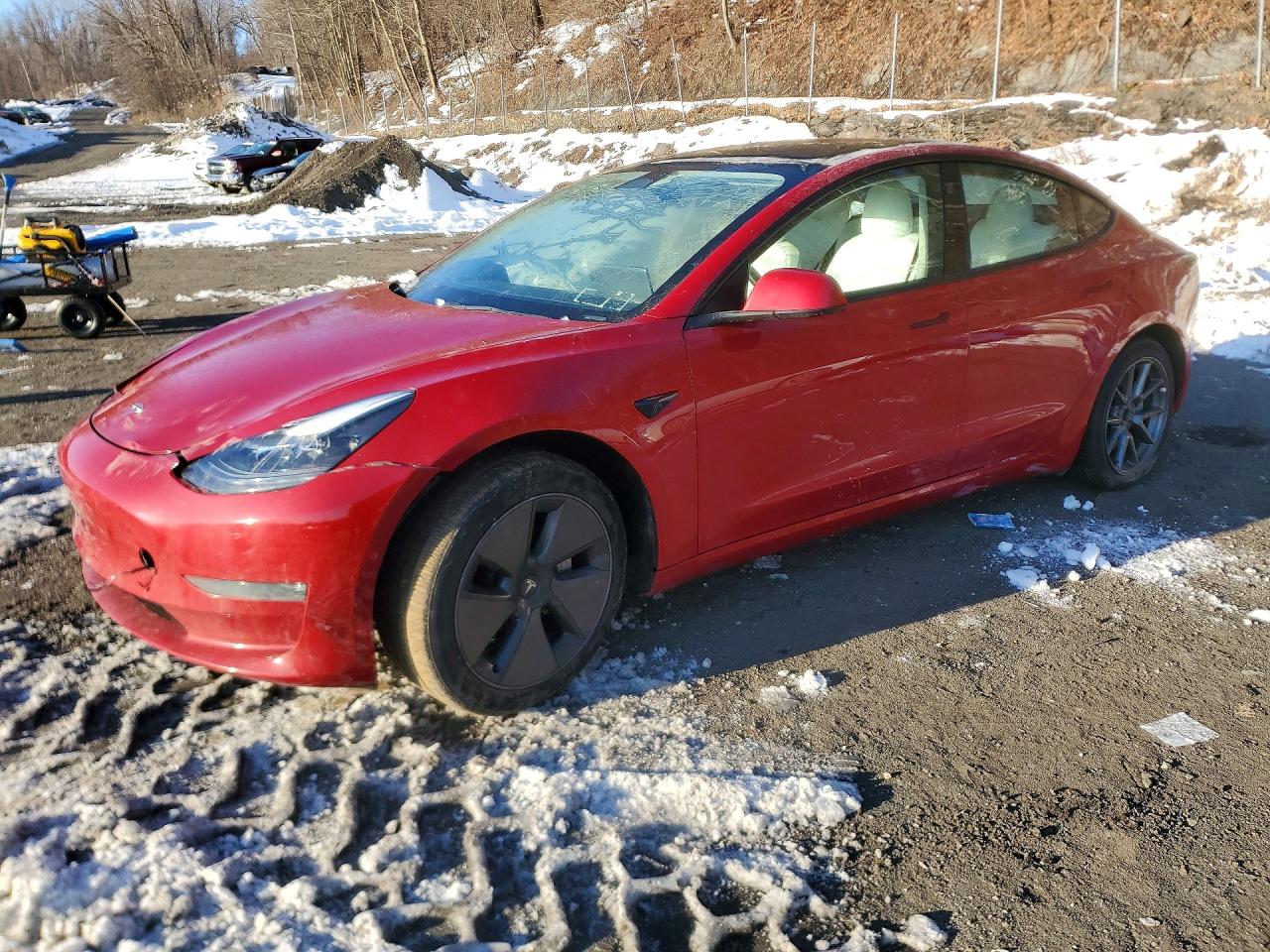 2022 Tesla Model 3 Long Range, VIN 5YJ3E1EBXNF251566 — Бок