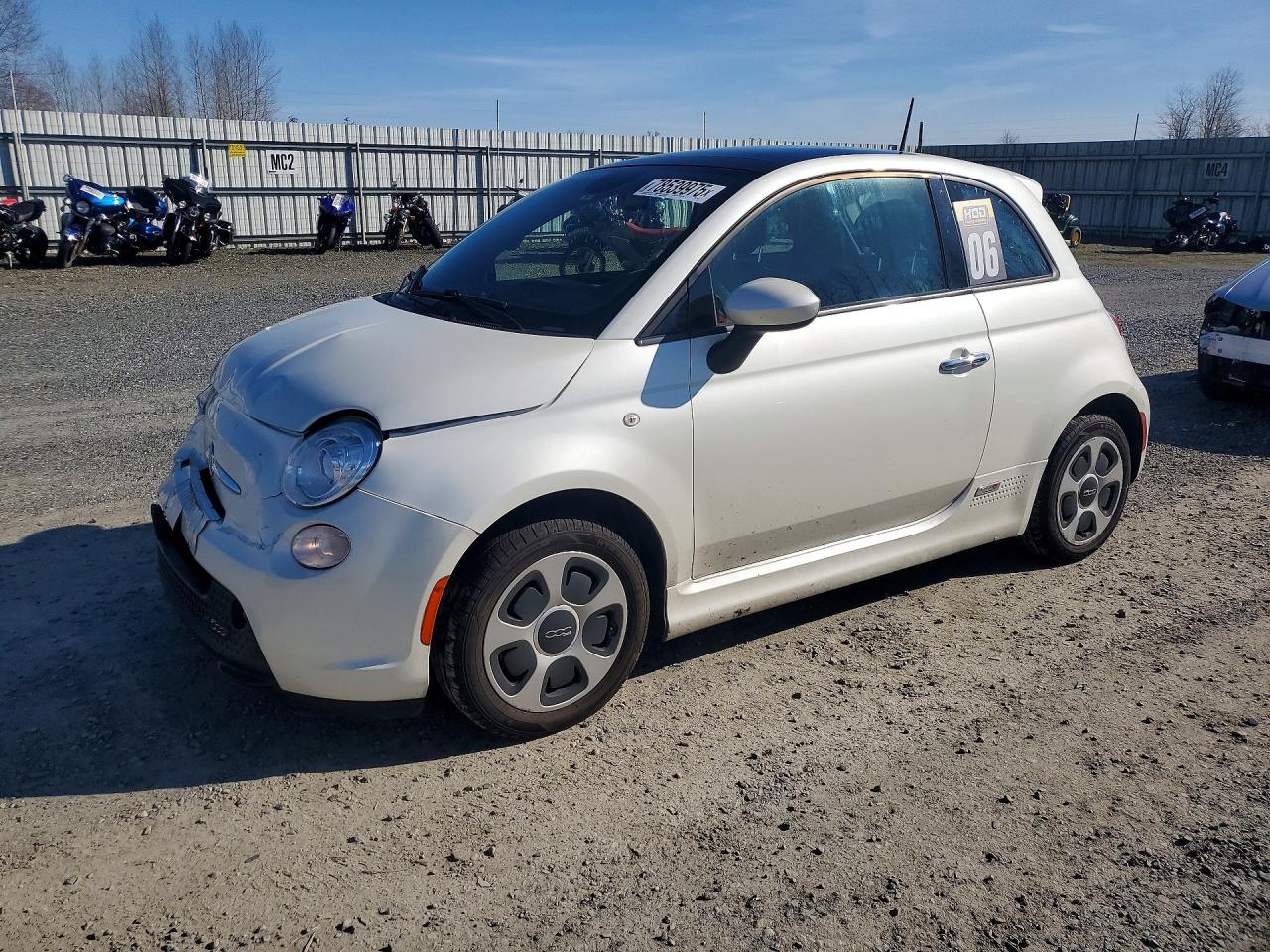 2015 FIAT 500e, VIN 3C3CFFGE0FT756525 — Front end