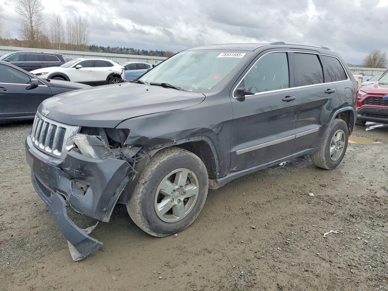 2011 Jeep Grand Cherokee Laredo, VIN 1J4RR4GGXBC546288 — Front end
