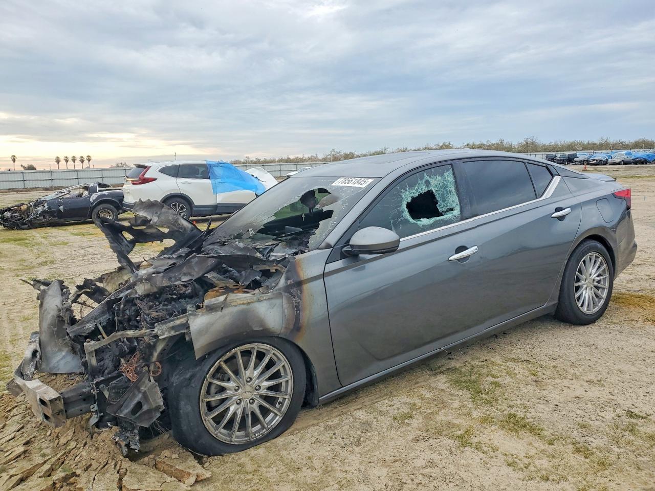 2020 Nissan Altima SL, VIN 1N4BL4EV0LC215933 — Engine fire