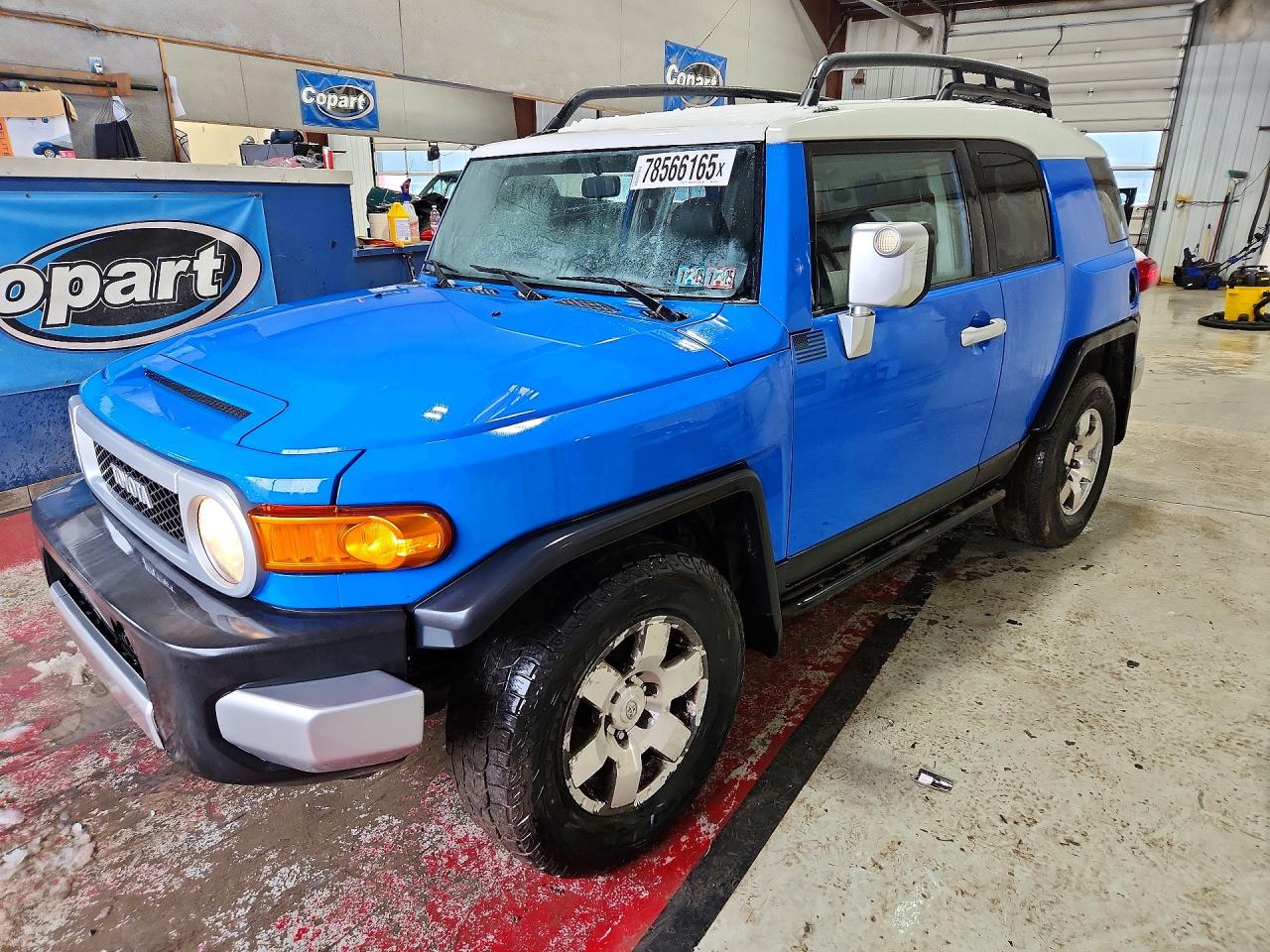 2007 Toyota FJ Cruiser, VIN JTEBU11F170078637 — Minor dents and scratches