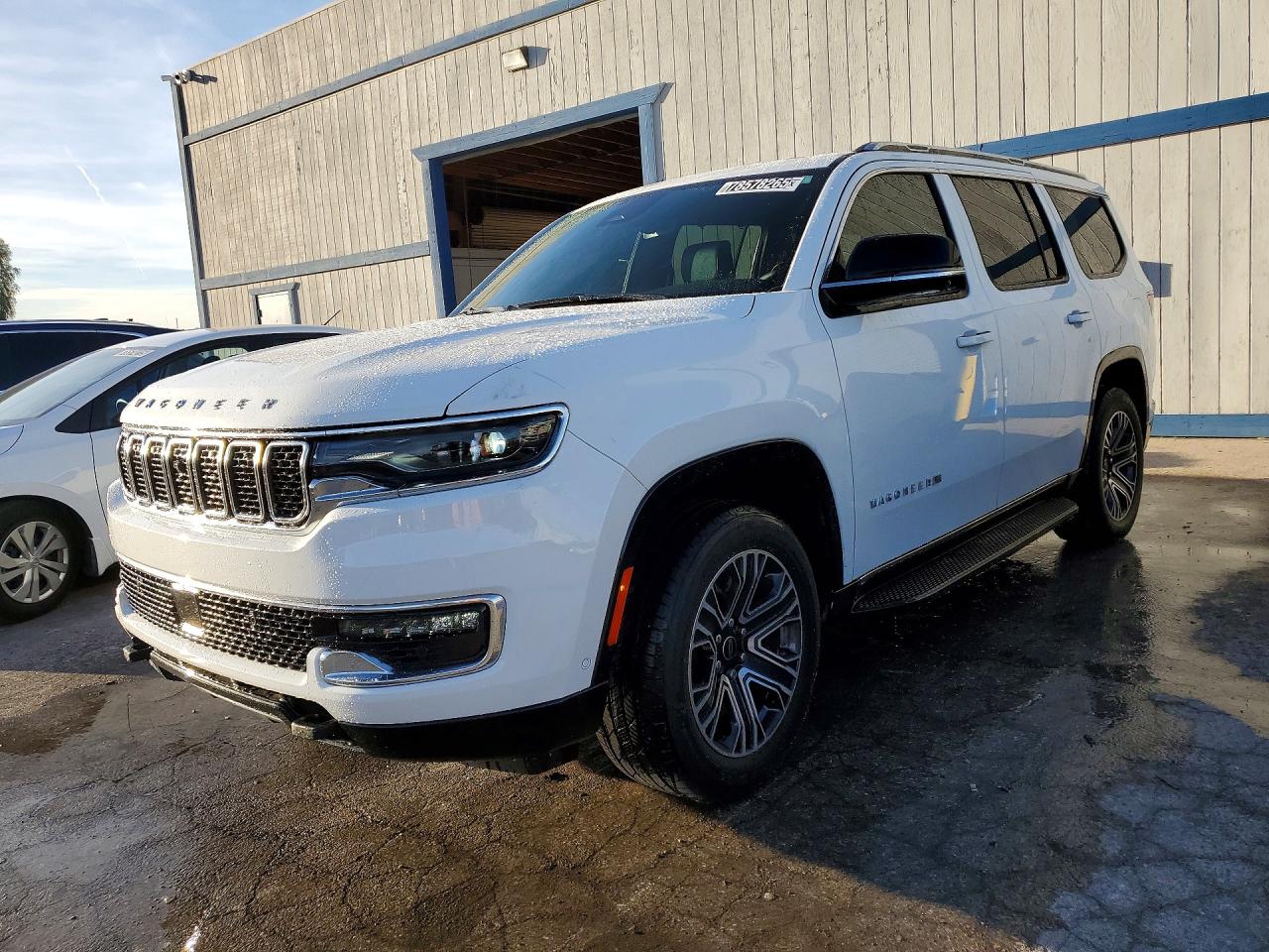 2025 Jeep Wagoneer, VIN 1C4SJVAP0SS501718 — Мелкие вмятины и царапины