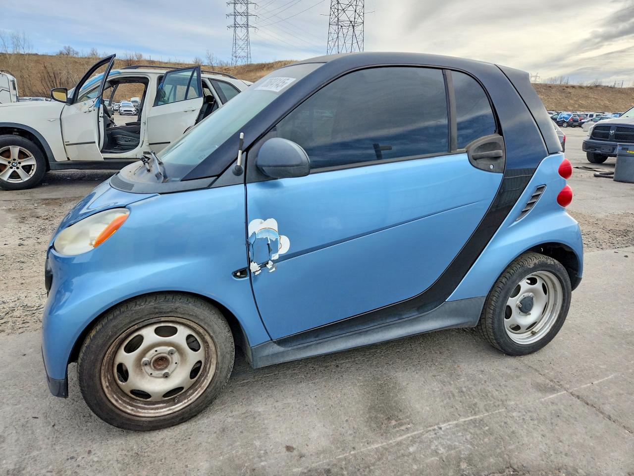 2013 Smart fortwo Pure, VIN WMEEJ3BA7DK622651 — Side