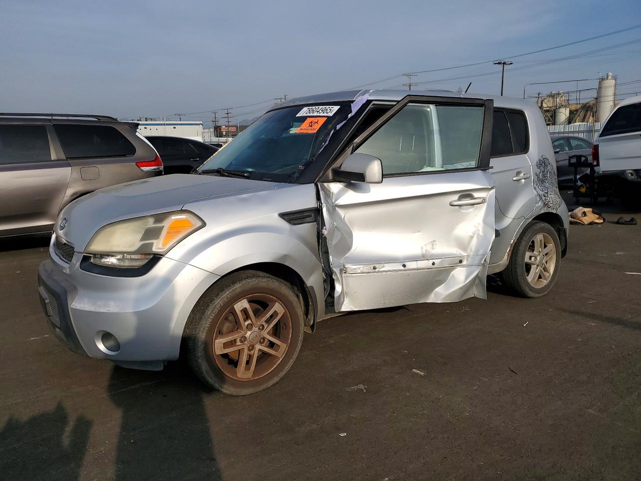 2011 Kia Soul +, VIN KNDJT2A24B7283519 — Side