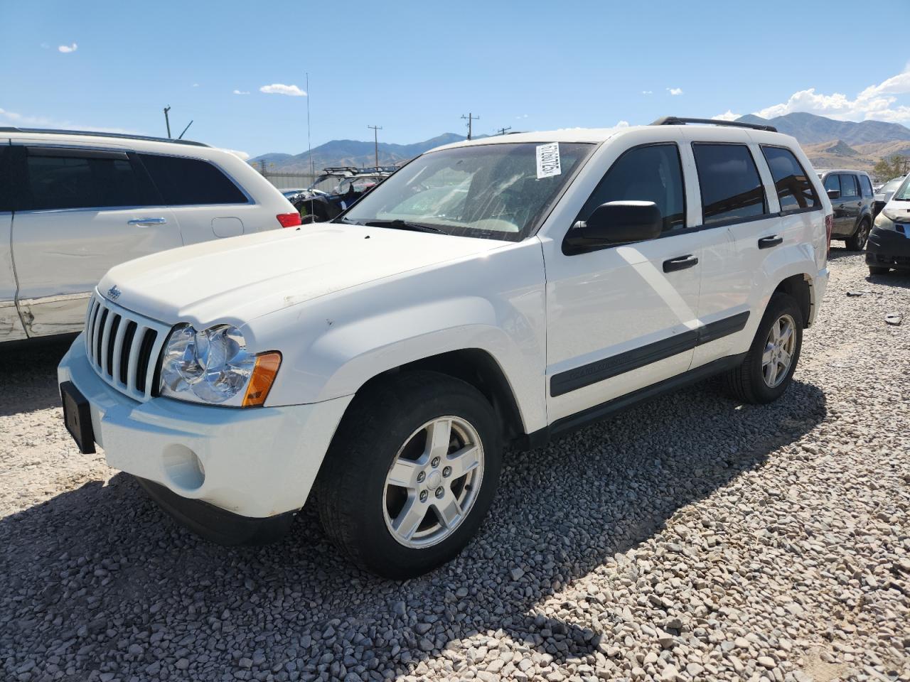 2005 Jeep Grand Cherokee Laredo, VIN 1J4GR48K05C581016 — Mechanical