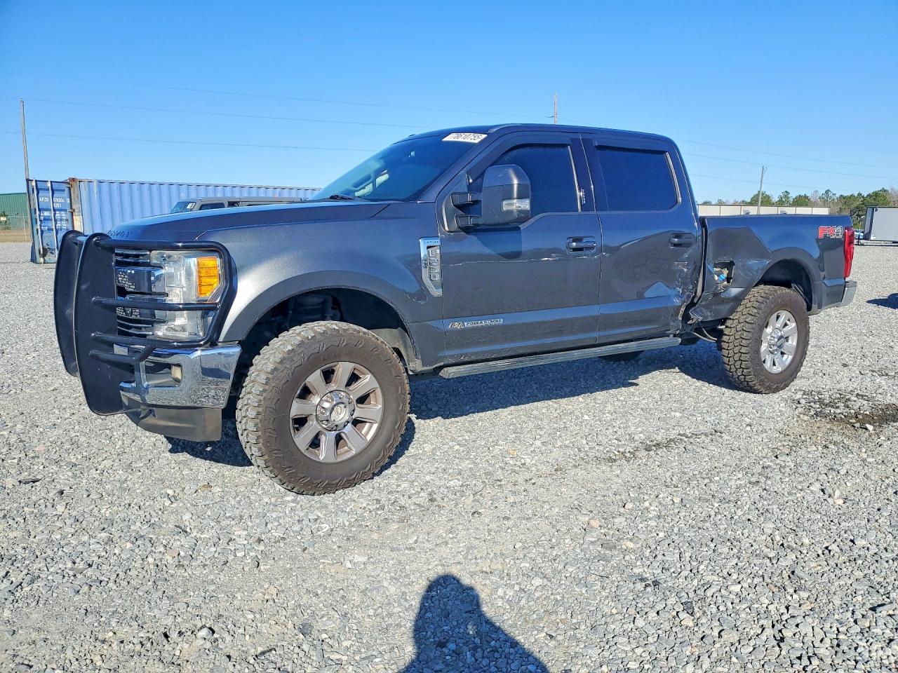 2017 Ford F-250 Lariat, VIN 1FT7W2BT2HEE92299 — Бок
