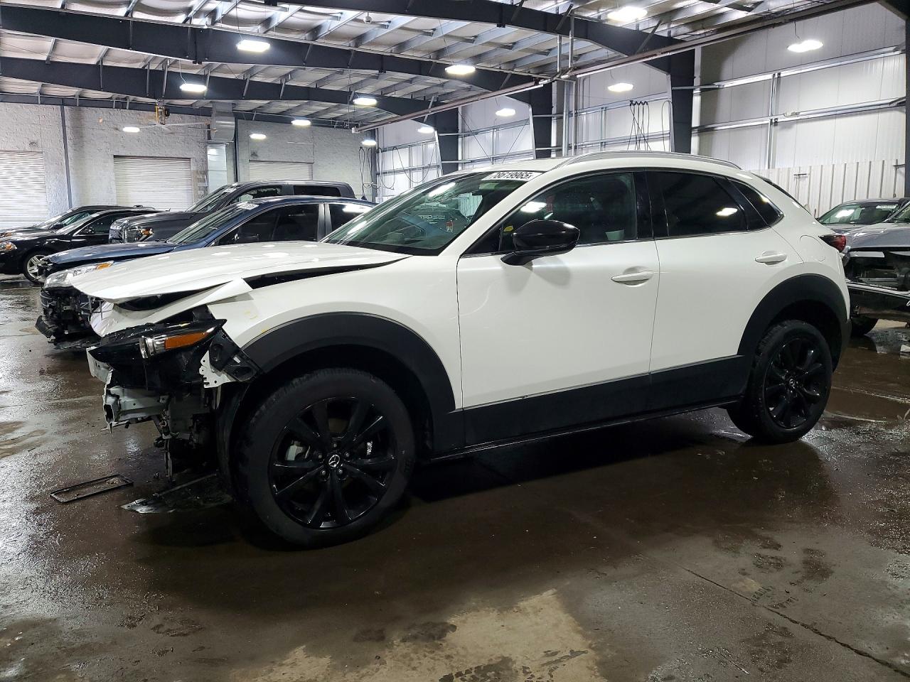 2022 Mazda CX-30 Premium, VIN 3MVDMBDYXNM459539 — Front end