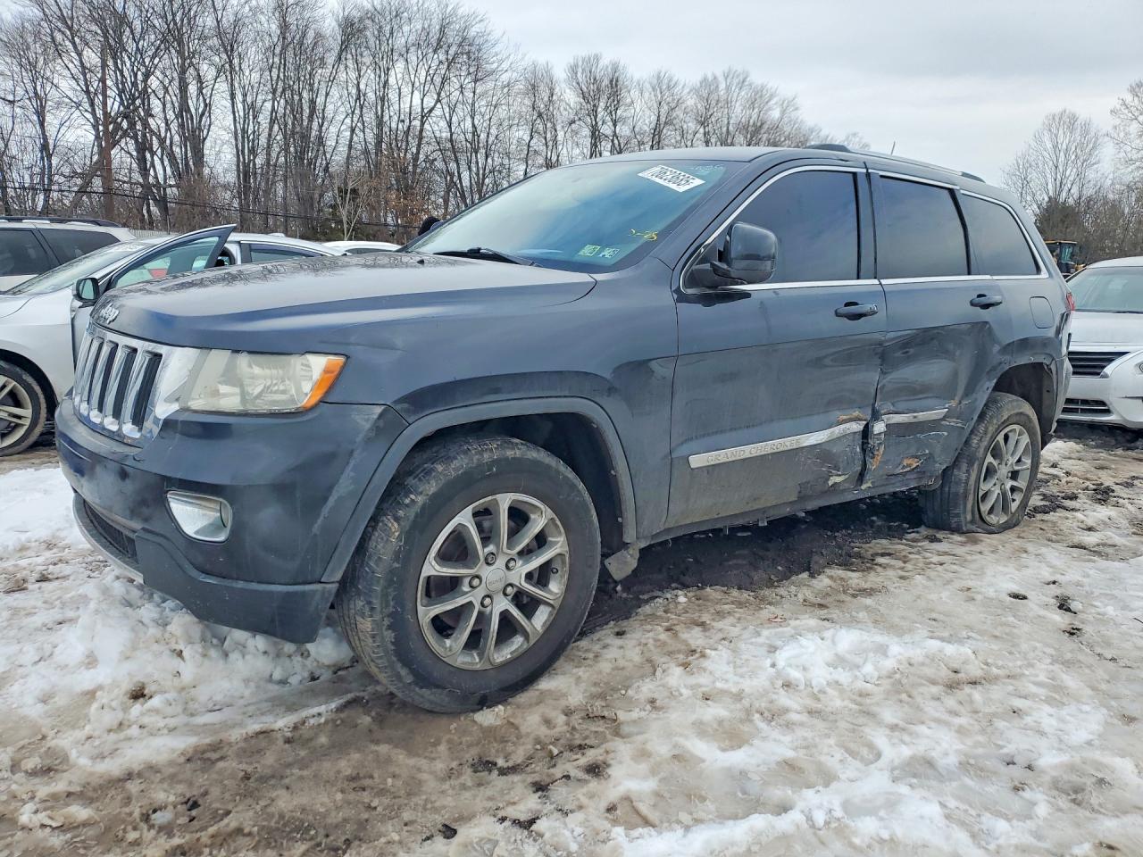 2013 Jeep Grand Cherokee Laredo, VIN 1C4RJFAG8DC639105 — Side