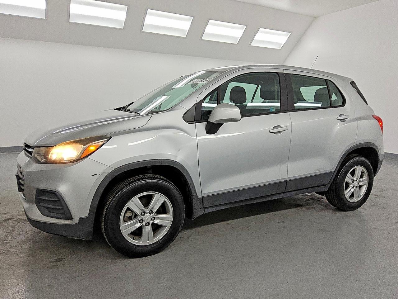 2017 Chevrolet Trax LS, VIN 3GNCJNSB8HL200457 — Normal wear