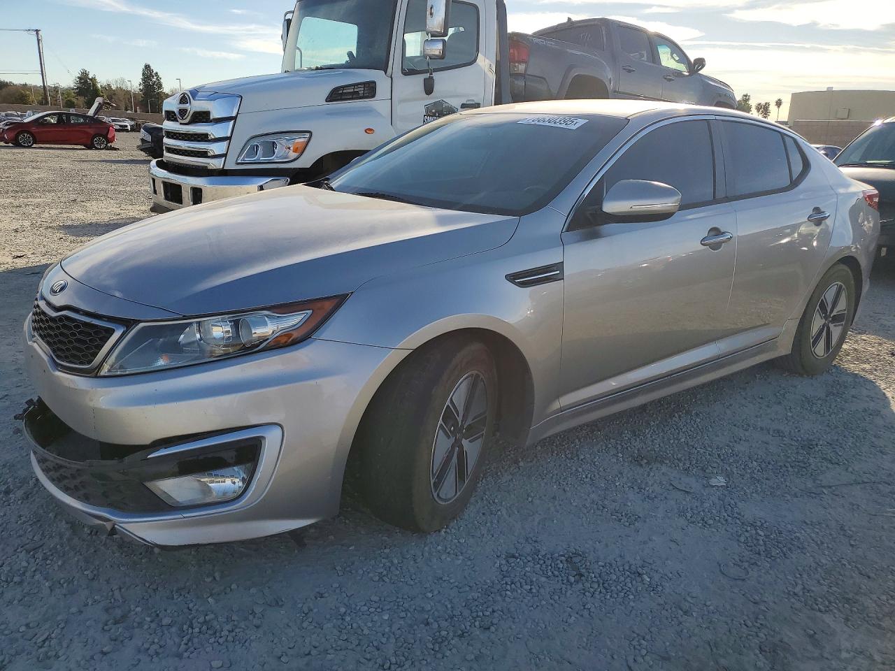 2012 Kia Optima Hybrid, VIN KNAGM4ADXC5033149 — Перед