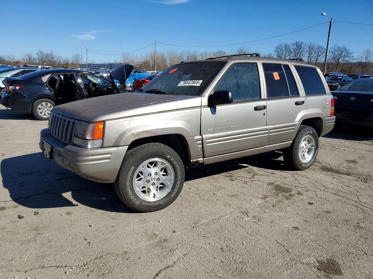 1998 Jeep Grand Cherokee Limited, VIN 1J4GZ78YXWC355279 — Minor dents and scratches