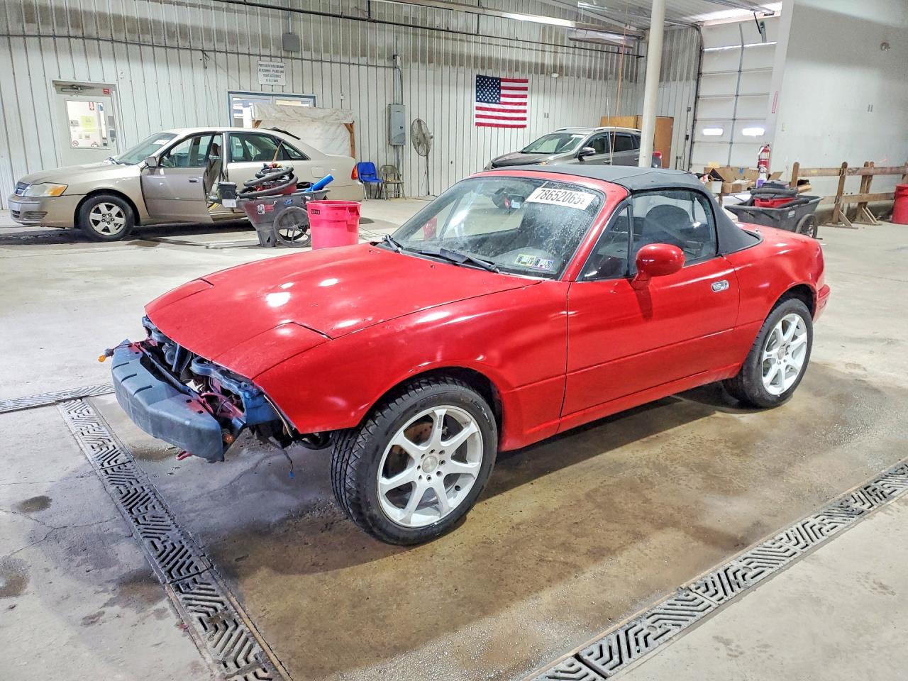 1997 Mazda MX-5 Miata, VIN JM1NA3532V0735481 — Front end