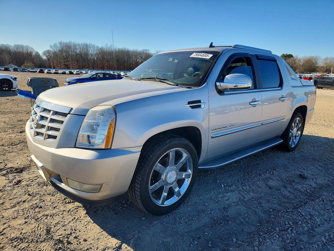 2010 Cadillac Escalade EXT Luxury, VIN 3GYVKMEF4AG256640 — Front end