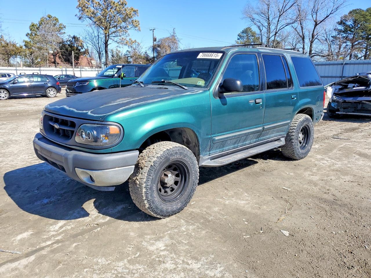2000 Ford Explorer XLT, VIN 1FMZU73X9YZA50105 — Minor dents and scratches