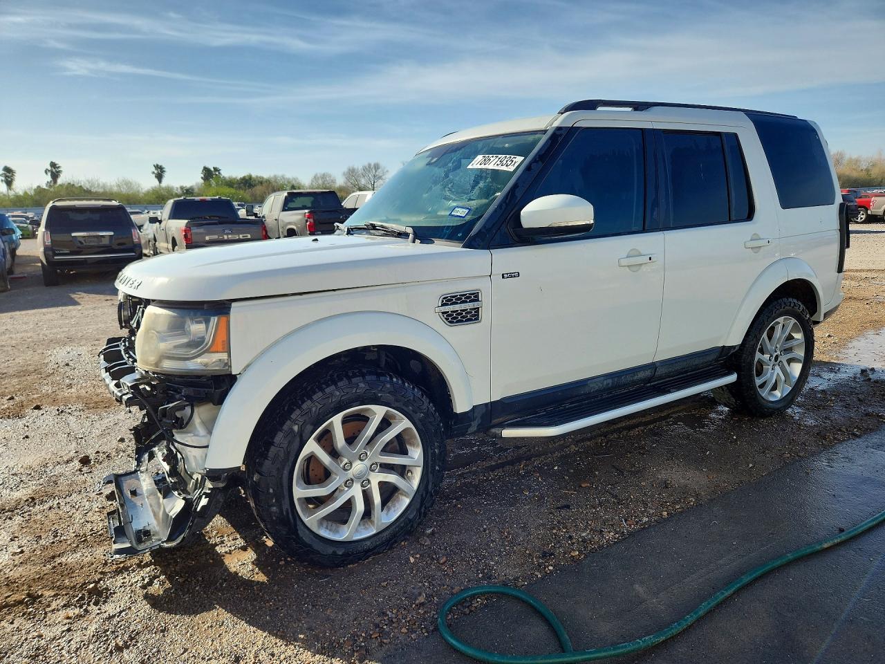 2014 Land Rover LR4 Lux, VIN SALAK2V61EA728587 — Front end