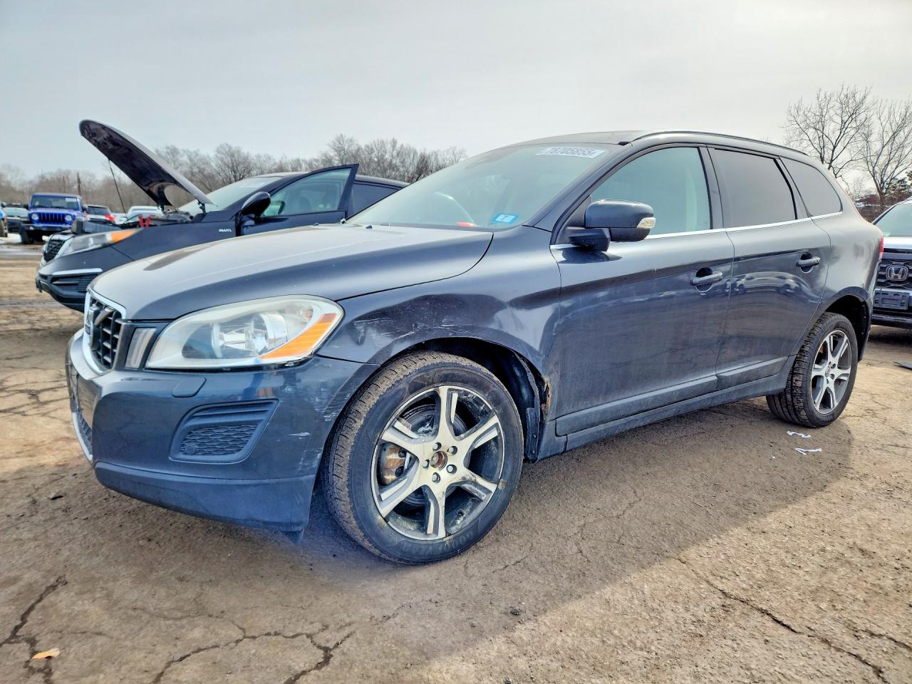 2011 Volvo XC60 3.0T, VIN YV4902DZ3B2216912 — Front end