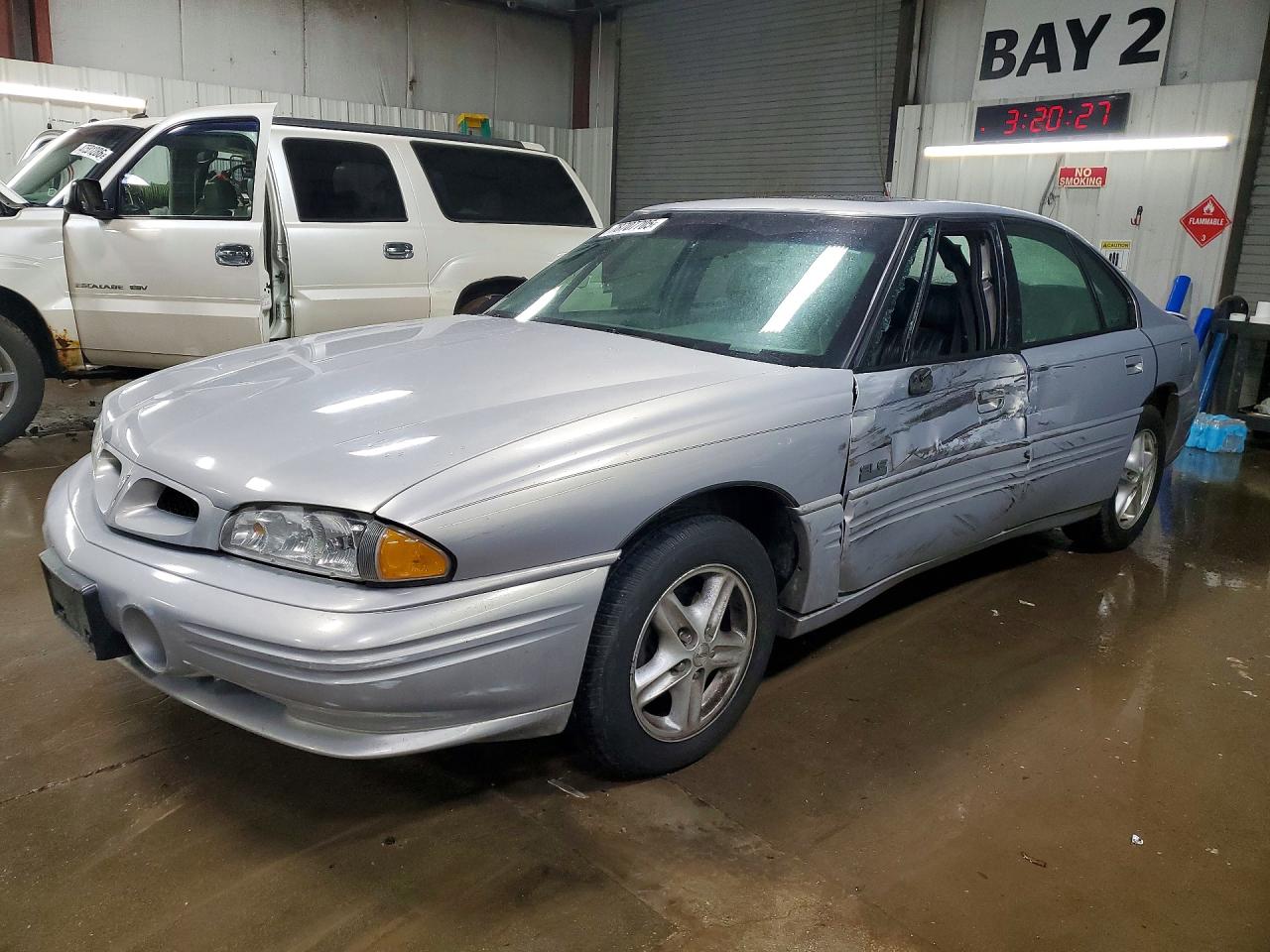 1998 Pontiac Bonneville SE, VIN 1G2HX52K4WH211534 — Side