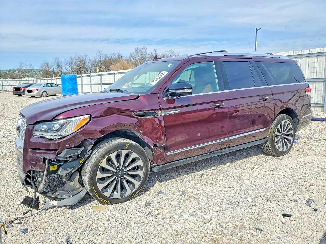 2023 Lincoln Navigator Reserve, VIN 5LMJJ3LG8PEL07126 — Front end