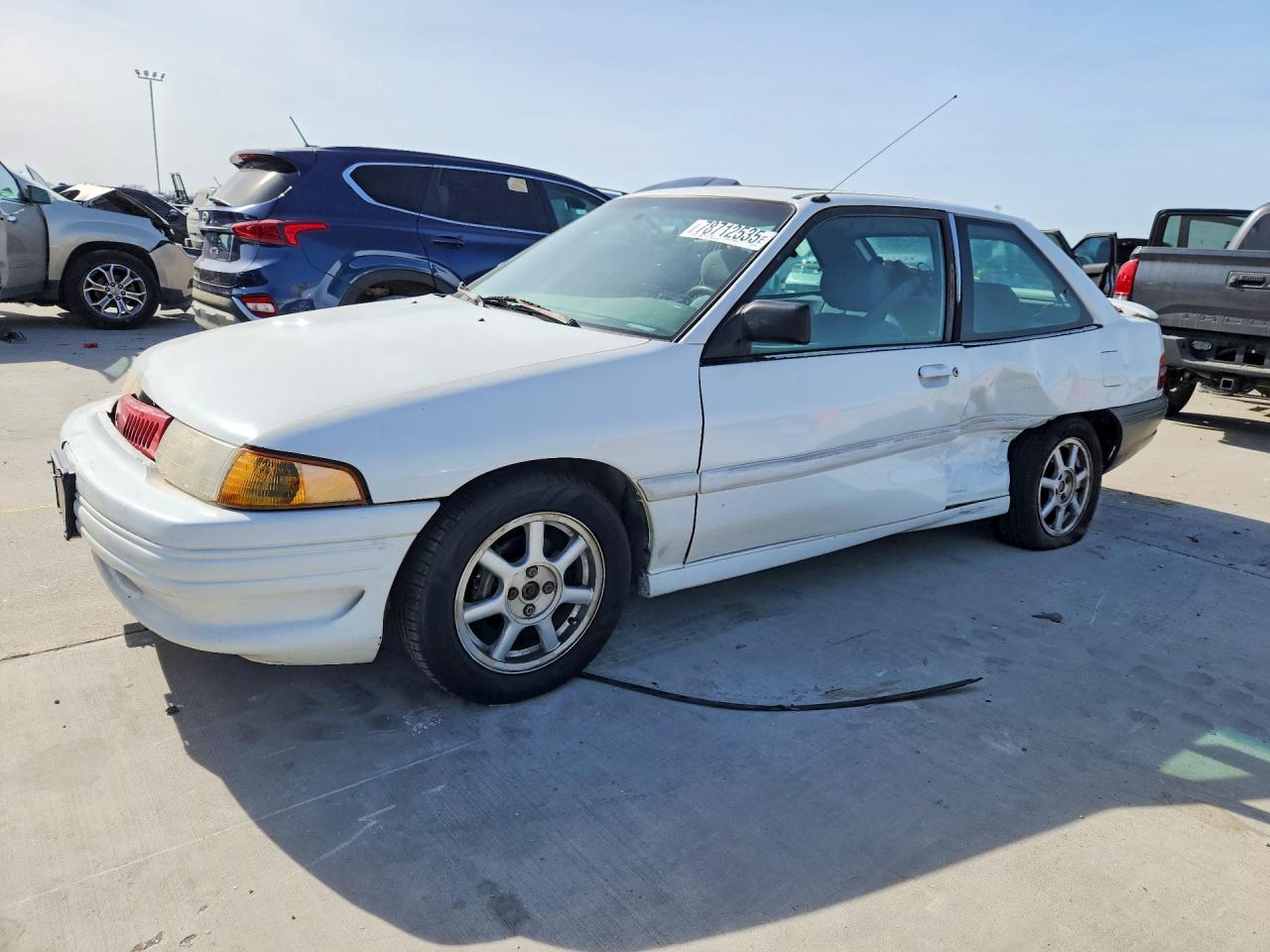 1996 Ford Escort, VIN 3FASP1286TR104600 — Side
