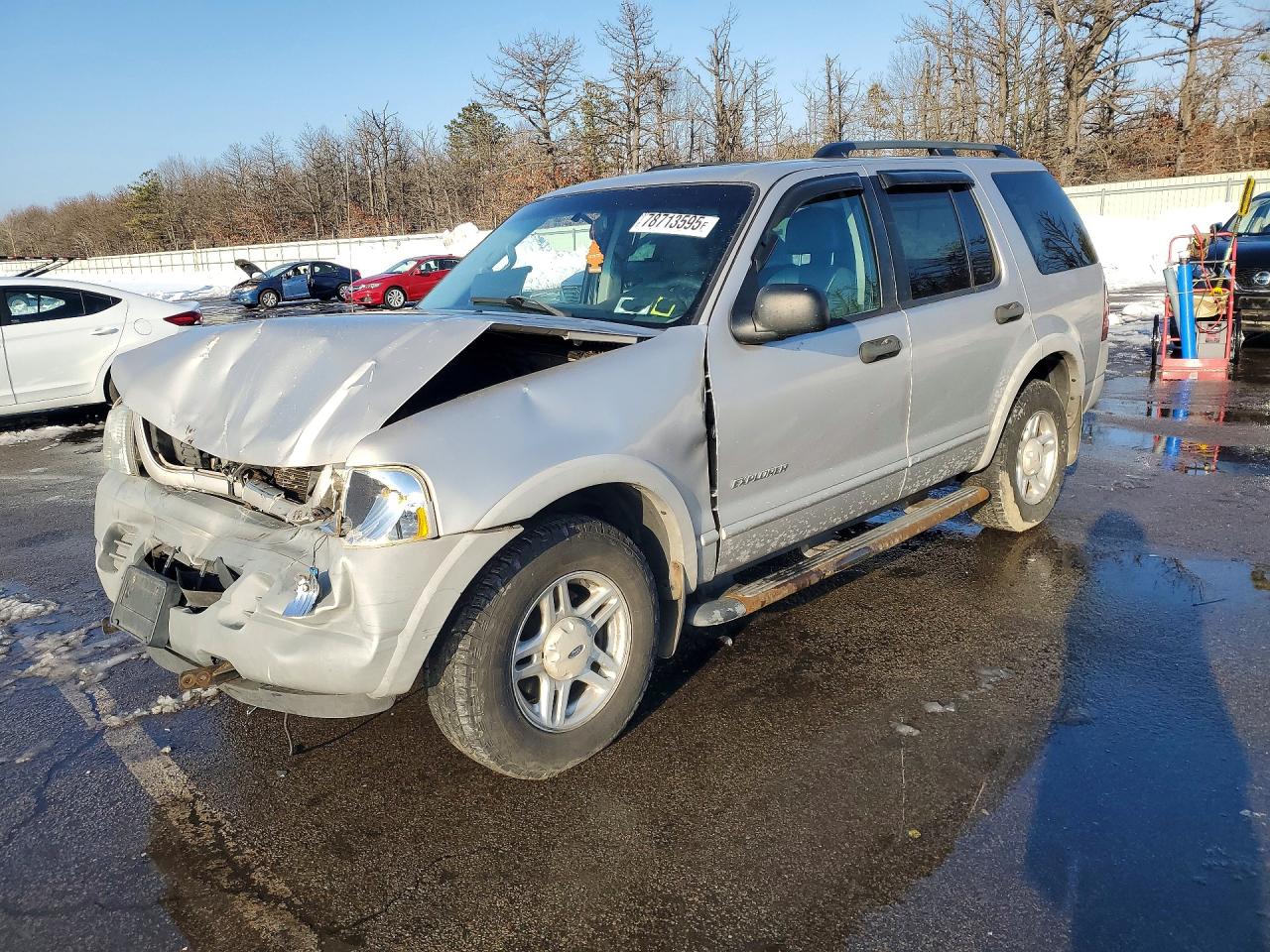 2002 Ford Explorer XLS, VIN 1FMZU72E32UC65354 — Front end