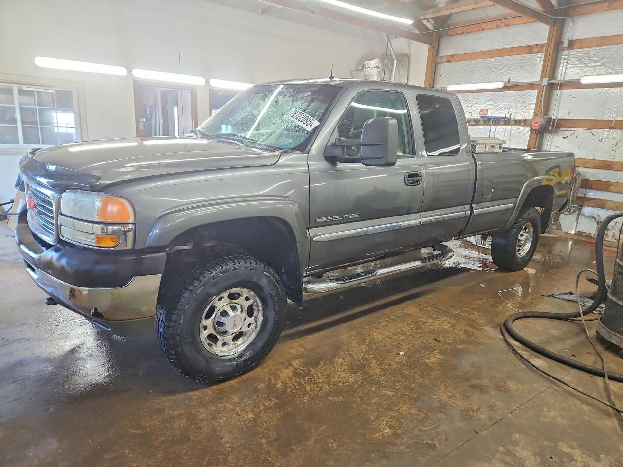 2002 GMC Sierra 2500HD SLE, VIN 1GTHK29G32E148562 — Side