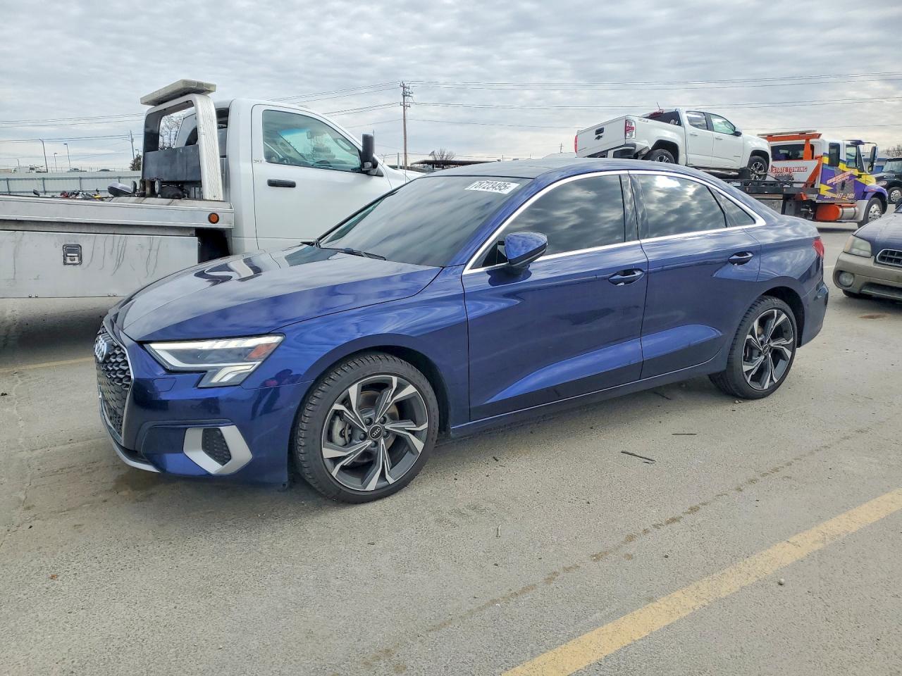 2022 Audi A3 Premium Plus, VIN WAUHUDGYXNA035413 — Бок