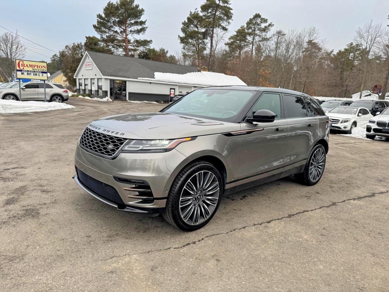 2019 Land Rover Range Rover Velar R-Dynamic SE, VIN SALYL2EX2KA224405 — Minor dents and scratches