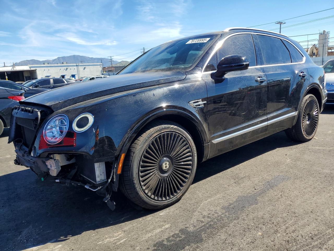 2017 Bentley Bentayga W12, VIN SJAAC2ZV6HC015085 — Front end