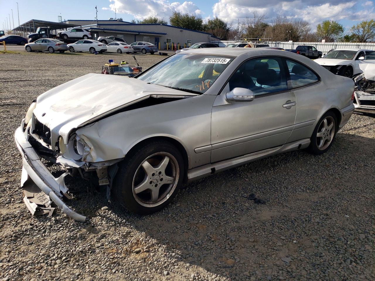 2000 Mercedes-Benz CLK 320/430, VIN WDBLJ70G4YF129690 — Front end