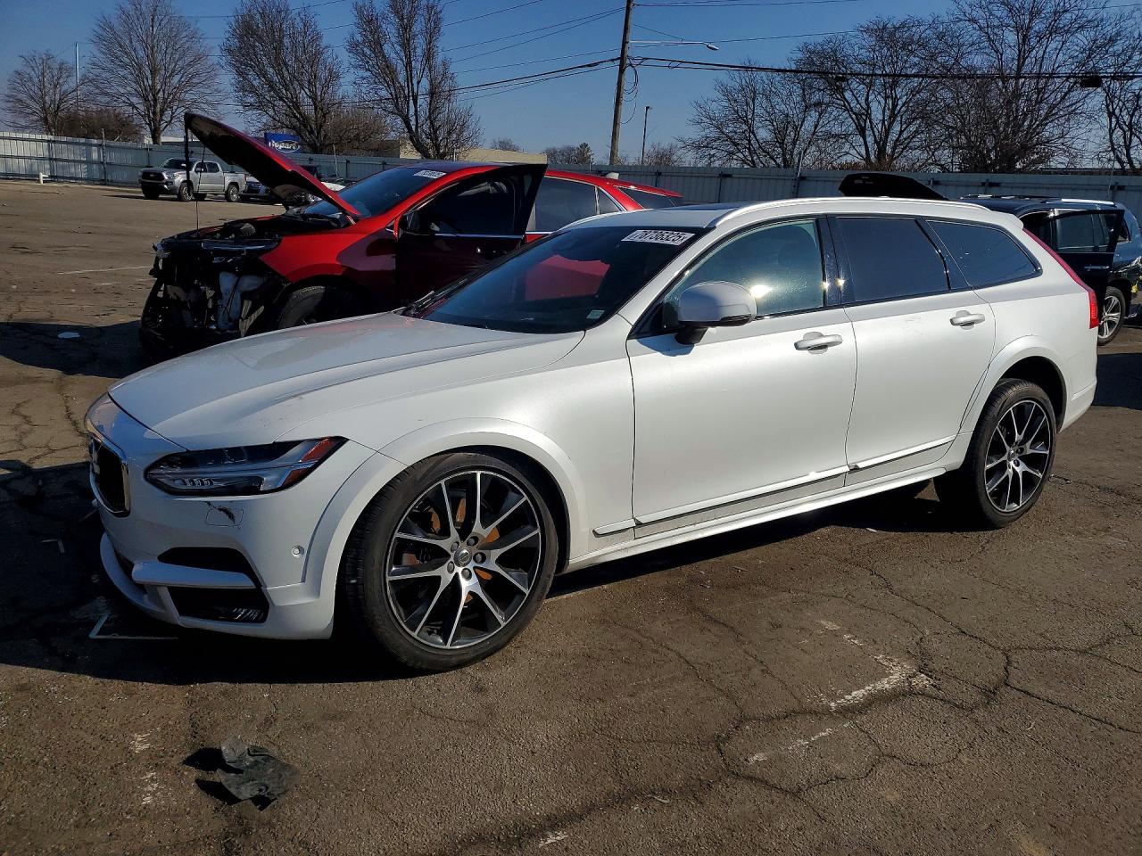 2017 Volvo V90, VIN YV4A22NL8H1005740 — Перед