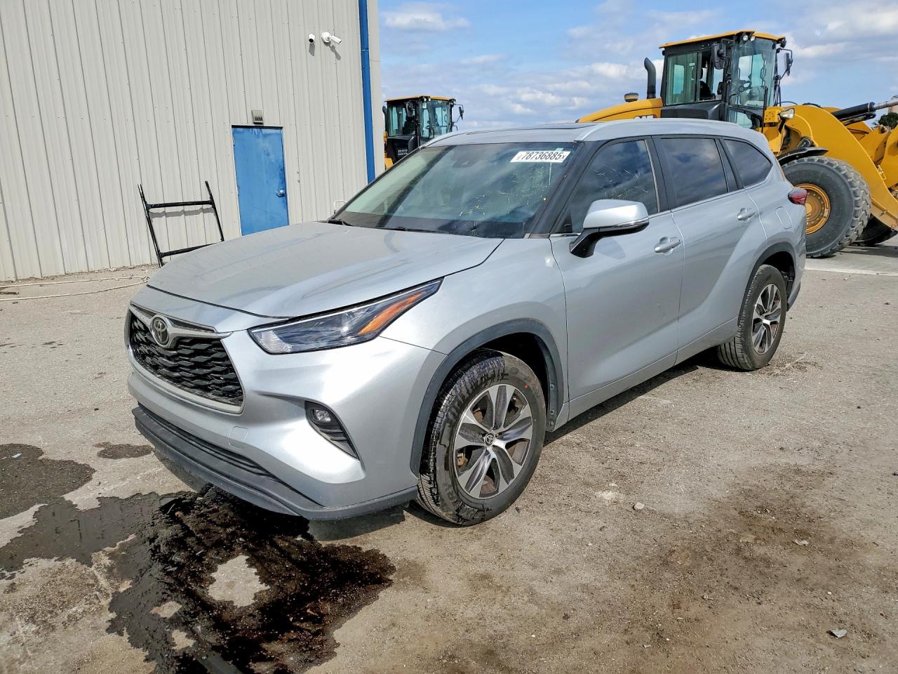 2023 Toyota Highlander XLE, VIN 5TDKDRAH8PS003130 — Side