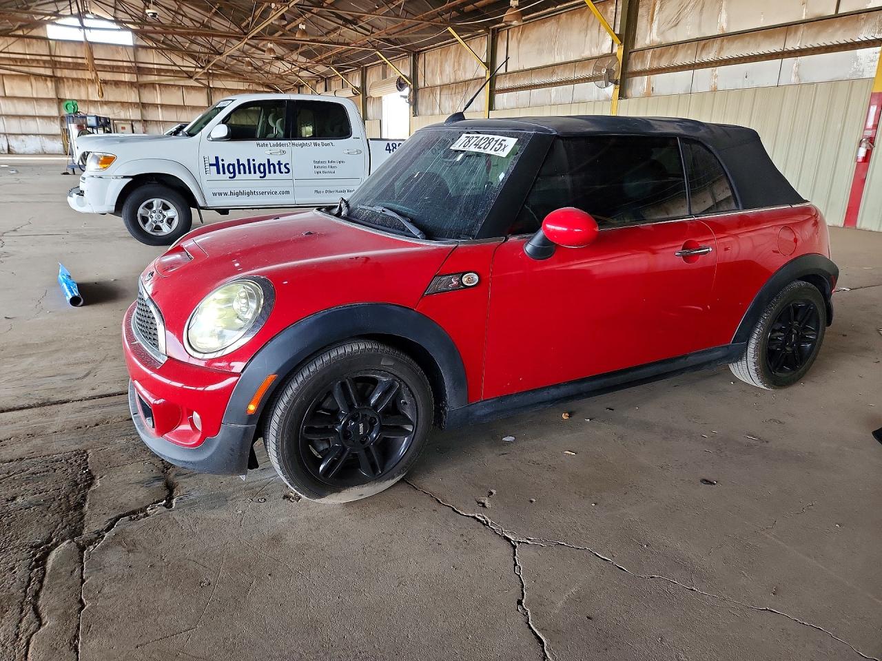2015 MINI Convertible S, VIN WMWZP3C58F2A91222 — Зад