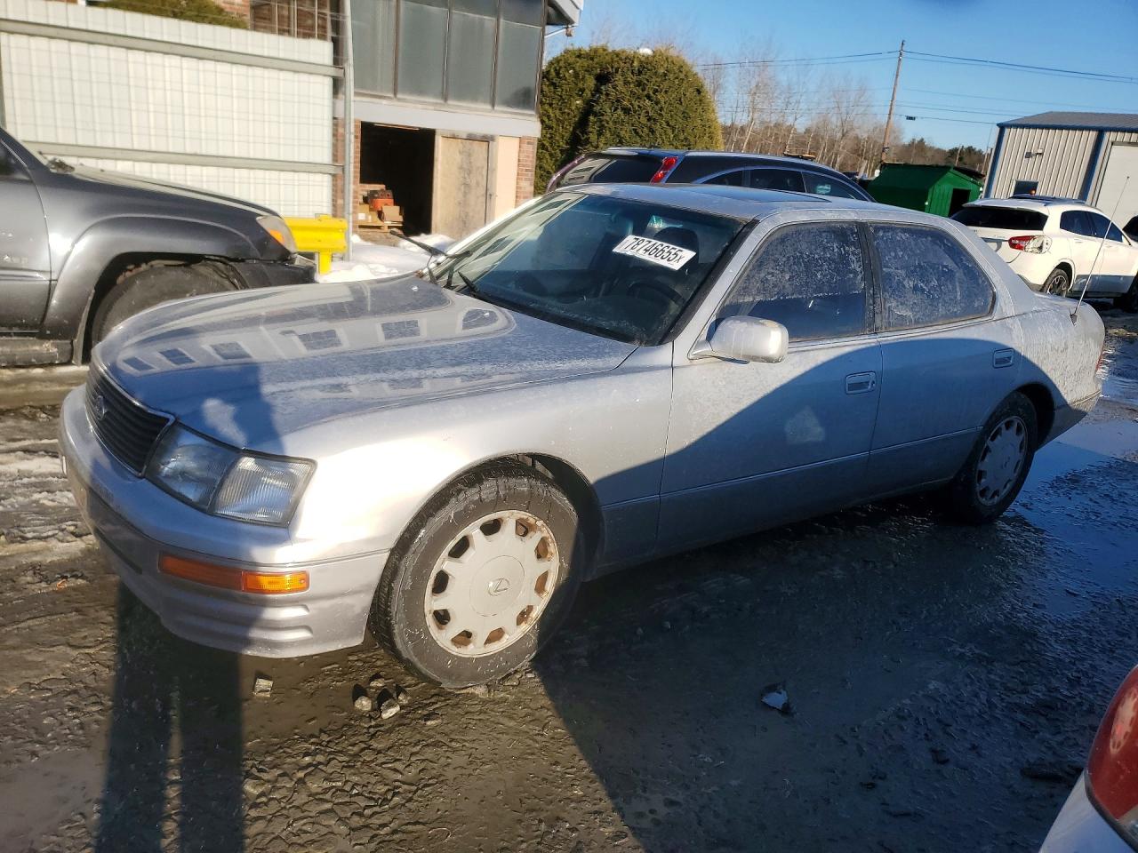 1996 Lexus LS 400, VIN JT8BH22FXT0038143 — Normal wear