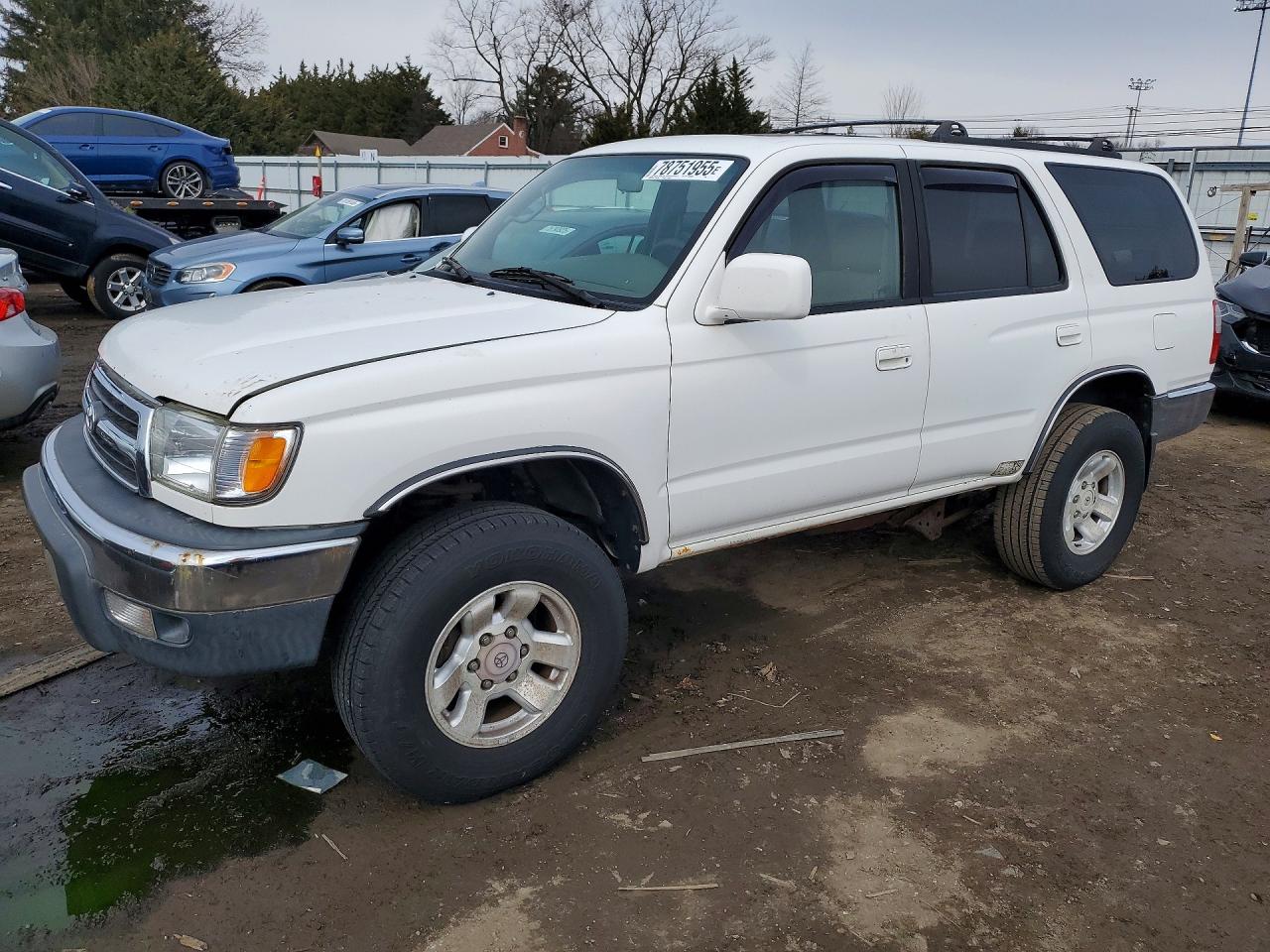 1999 Toyota 4Runner SR5, VIN JT3HN86R0X0196805 — Minor dents and scratches