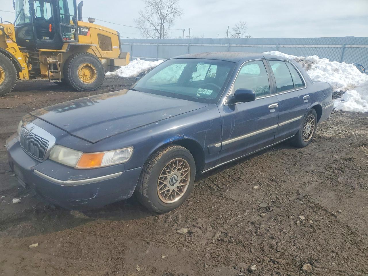 2000 Mercury Grand Marquis GS, VIN 2MEFM74W0YX683092 — Auction photo 1 of 12