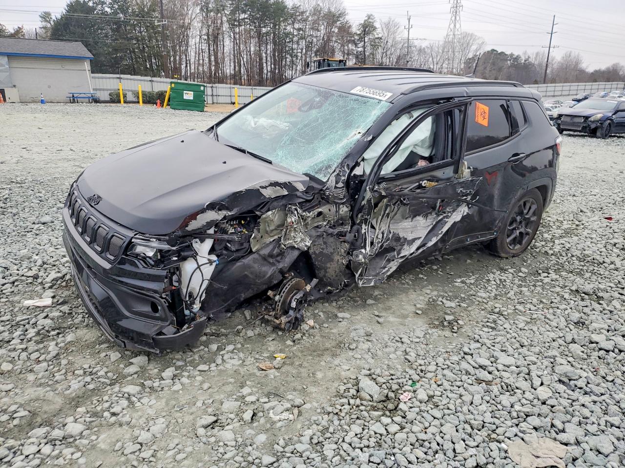 2022 Jeep Compass Altitude, VIN 3C4NJCBB3NT225641 — Front end