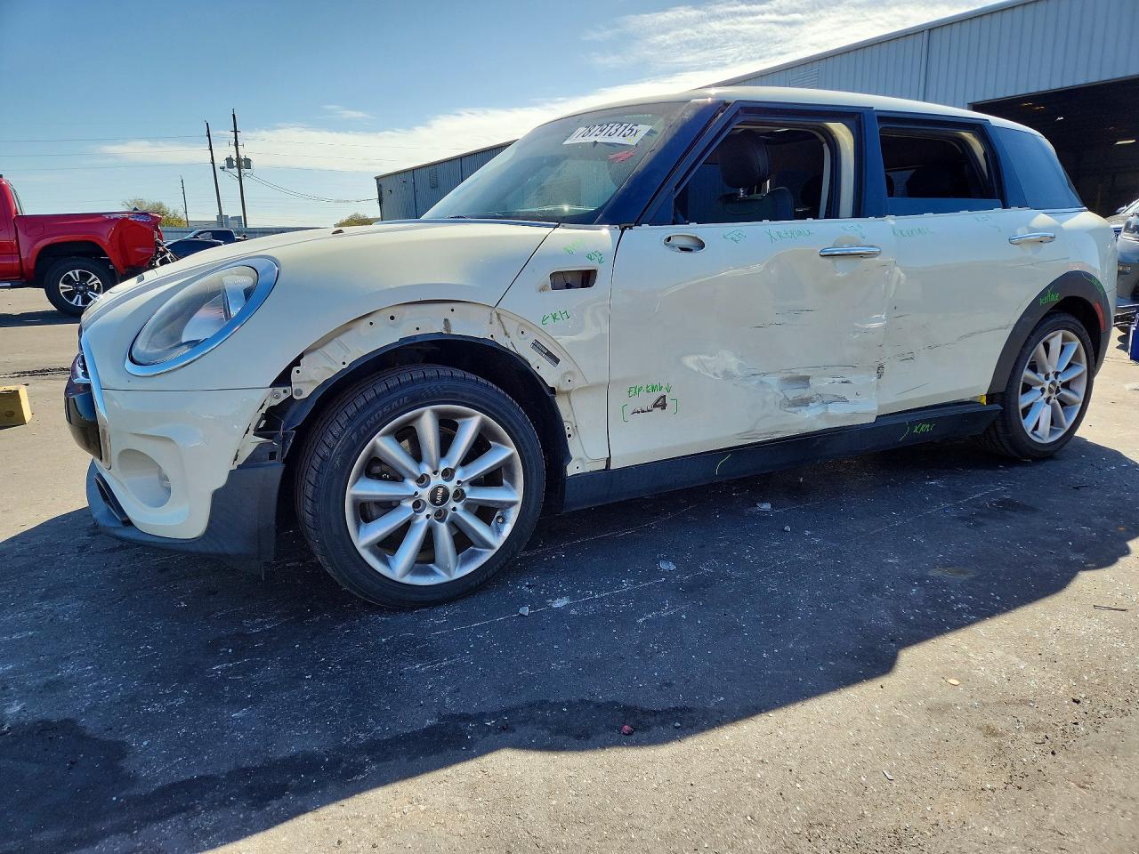 2017 MINI Clubman Cooper S, VIN WMWLU5C59H2E82859 — Бок