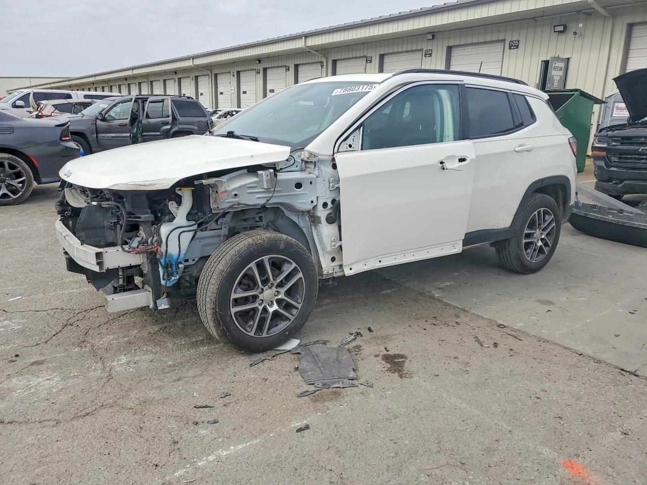 2018 Jeep Compass Latitude, VIN 3C4NJCBB4JT420416 — Front end