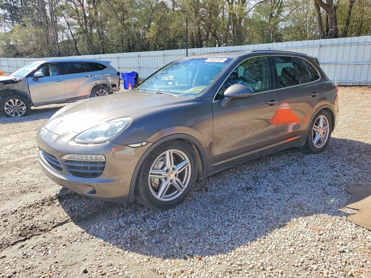 2012 Porsche Cayenne S Hybrid, VIN WP1AE2A27CLA91108 — Minor dents and scratches