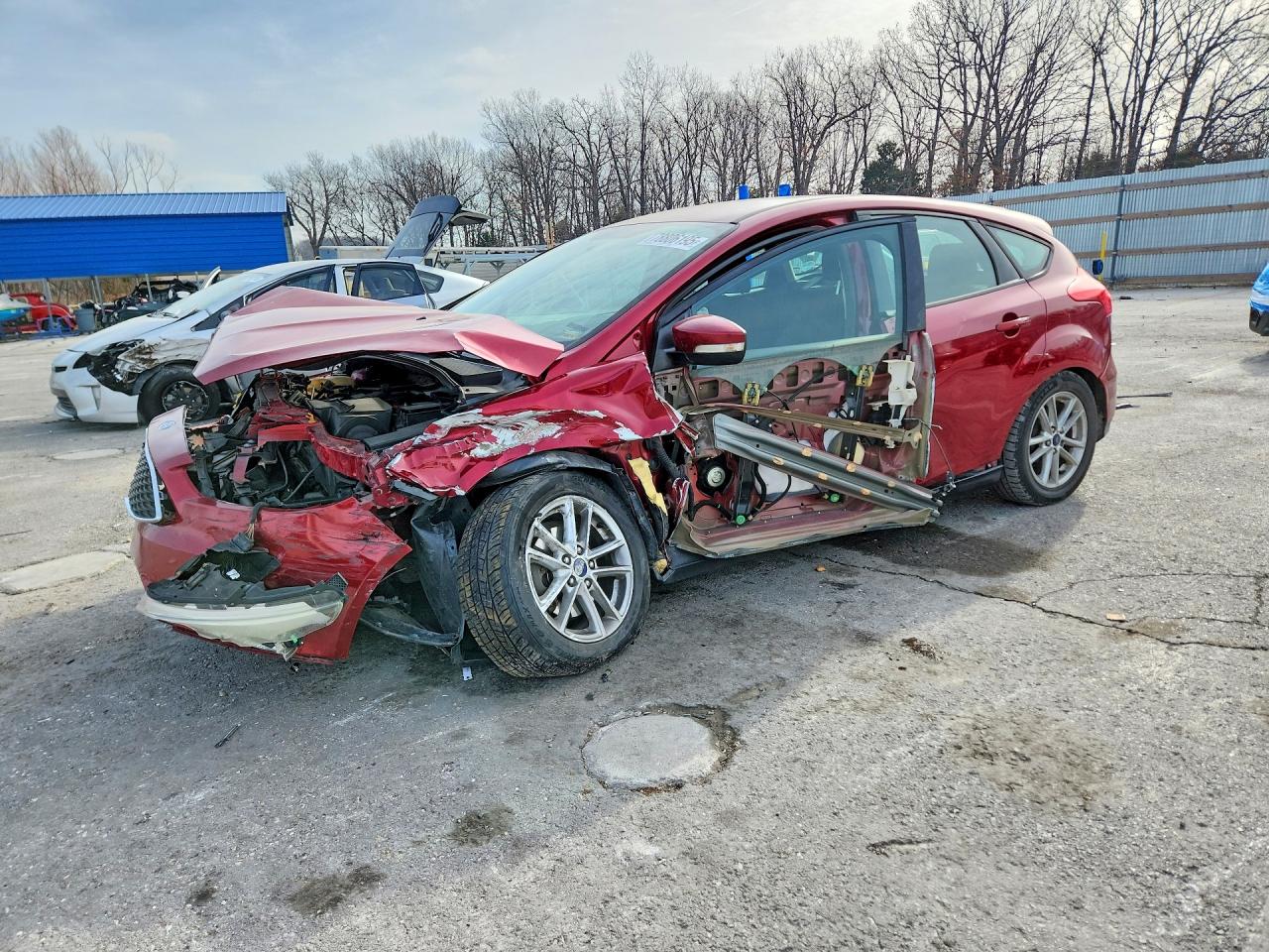 2016 Ford Focus SE, VIN 1FADP3K21GL288218 — Front end